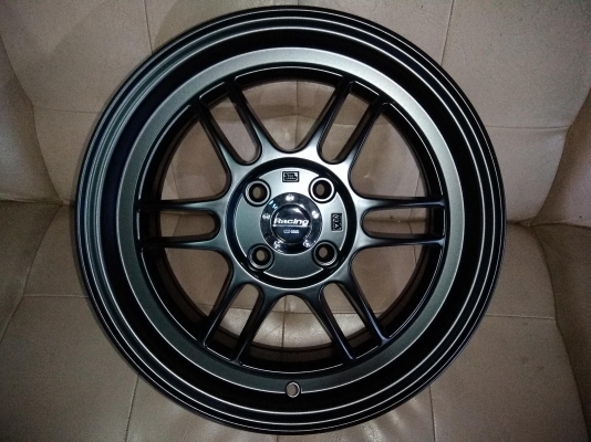 แม็กใหม่ขอบ 15 ราคา 7500 พร้อมยางไทยปี 18 ราคา 11700 บาท