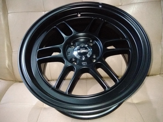 แม็กใหม่ขอบ 15 ราคา 7500 พร้อมยางไทยปี 18 ราคา 11700 บาท