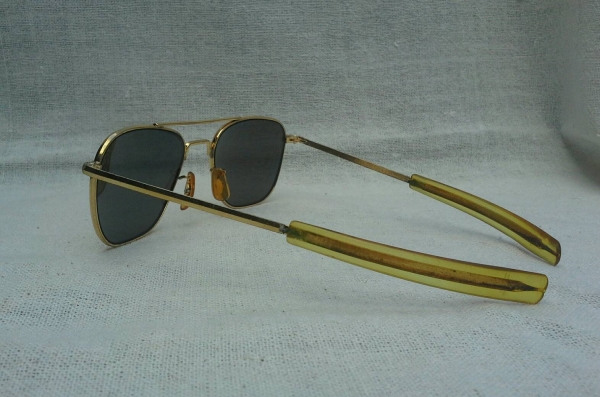 แว่นตาอเมริกันเสืออากาศ ยุค '70s โมเดลอมตะมาดเข้ม 'นักบินรบ' อันลือลั่น ! Vintage COM แว่นตาอเมริกันเสืออากาศ ยุค '70s โมเดลอมตะมาดเข้ม 'นักบินรบ' อันลือลั่น ! Vintage COM