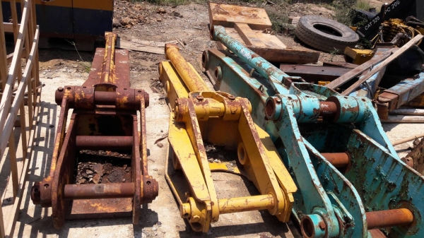 ขายตัวต่ออาร์ม หลายขนาด สำหรับรถขุด 40/50/60และ200  สินค้าเก่านอกนำเข้า ยังไม่เคยใช้งานในไทย