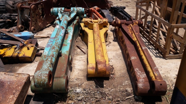 ขายตัวต่ออาร์ม หลายขนาด สำหรับรถขุด 40/50/60และ200 สินค้าเก่านอกนำเข้า ยังไม่เคยใช้งานในไทย ขายตัวต่ออาร์ม หลายขนาด สำหรับรถขุด 40/50/60และ200 สินค้าเก่านอกนำเข้า ยังไม่เคยใช้งานในไทย