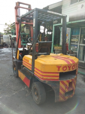+++ ขายโฟล์คลิฟท์  TOYOTA 5FD25  ขนาด 2.5  ตัน  เครื่องยนต์ดีเซล  เสา 4  เมตร  เกียร์ธรรมดา งา 1,070  มม.  ยางตัน