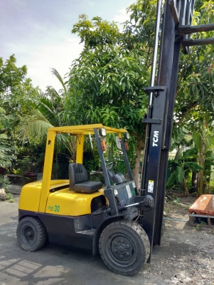+++ ขายโฟล์คลิฟท์  T.C.M. FD30  ขนาด 3  ตัน  เครื่องยนต์ดีเซล  เสา 4  เมตร  เกียร์ออโตเมติค  งา 1,070  มม.  ยางตัน