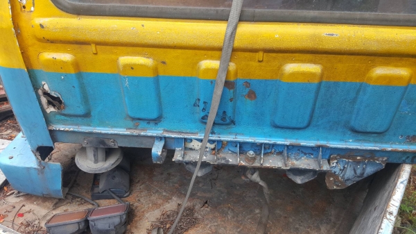 ขาย หัวเก๋ง รถ 10 ล้อ HINO KT สีร่อน และข้างประตูมีผุนิดหน่อย