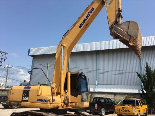 รถขุด KOMATSU PC200-7
