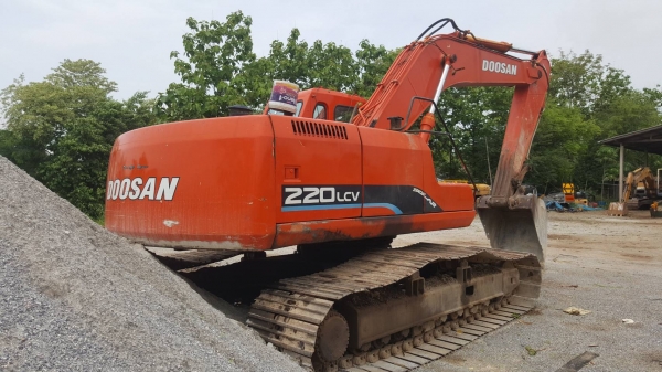 ขาย แบคโฮ DOOSAN 220 LCV รถใช้งานได้ดี ปั้มไฮดรอริคใหม่ เอกสารใบซื้อขาย
