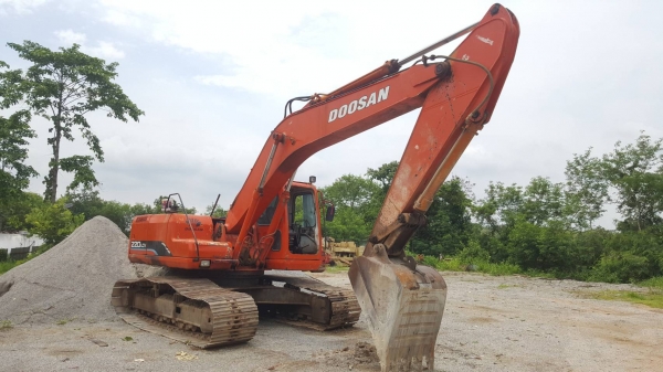 ขาย แบคโฮ DOOSAN 220 LCV รถใช้งานได้ดี ปั้มไฮดรอริคใหม่ เอกสารใบซื้อขาย