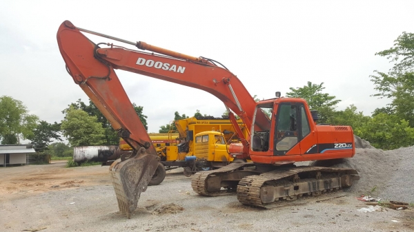 ขาย แบคโฮ DOOSAN 220 LCV รถใช้งานได้ดี ปั้มไฮดรอริคใหม่ เอกสารใบซื้อขาย