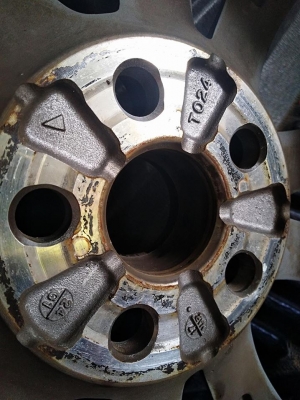 เศษล้อแม๊ก โตโยต้าTRD-17x7 สภาพใหม่มากมี1วง ราคา1200บ.โทร0879050181จัดส่งได้ทั่วไทย