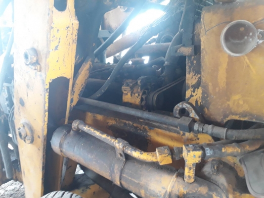 รถตักล้อยาง  ขายตามสภาพ ราคา 190000  บาท ต่อลองหน้างาน  ดูรถที จ. ศรีสะเกษ  สอบถามเพิ่ม 098 668-3479 dtac 094 283-9369 สิทธิ์ คับ