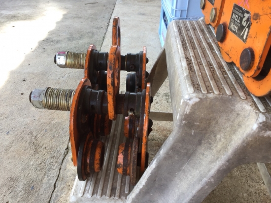 ขายตัวแขวนรอกญี่ปุ่น ยี่ห้อ Vital รับน้ำหนักได้ 0.5-1 ตัน ตัวละ 1500 บาท