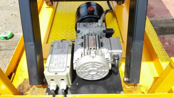 X-lift 1000 kg สภาพใหม่ 95\% X-lift 1000 kg สภาพใหม่ 95\%