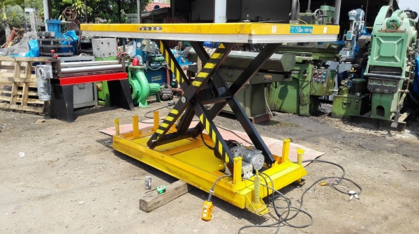X-lift 1000 kg สภาพใหม่ 95\% X-lift 1000 kg สภาพใหม่ 95\%