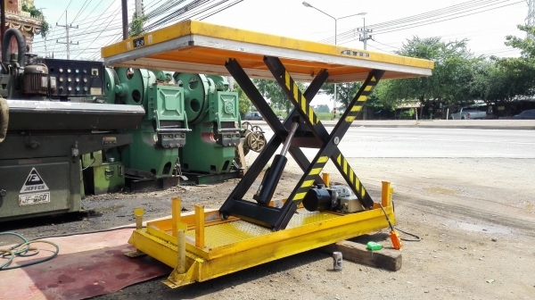 X-lift 1000 kg สภาพใหม่ 95\% X-lift 1000 kg สภาพใหม่ 95\%