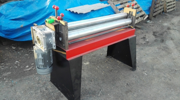 เครื่องม้วนเหล็กแผ่นไฟฟ้าของใหม่ นำเข้าใต้หวัน หน้ากว้าง 100 cm หนา 2 mm 380v ของใหม่ตัวโชว์