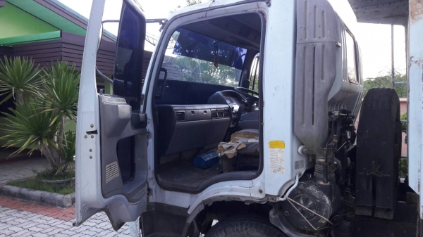 ขายหัวรถบรรทุกHINO FC4J สมอเงิน ภายในสวย. ข้างในมีตู้แอร์พร้อม. สภาพสวยพร้อมใช้ ขายหัวรถบรรทุกHINO FC4J สมอเงิน ภายในสวย. ข้างในมีตู้แอร์พร้อม. สภาพสวยพร้อมใช้