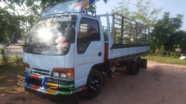ขาย 6 ล้อ isuzu 110 NKR สภาพสวยๆ รถห้างเเท้