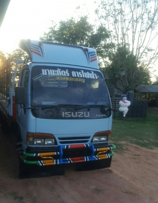 ขาย 6 ล้อ isuzu 110 NKR สภาพสวยๆ รถห้างเเท้