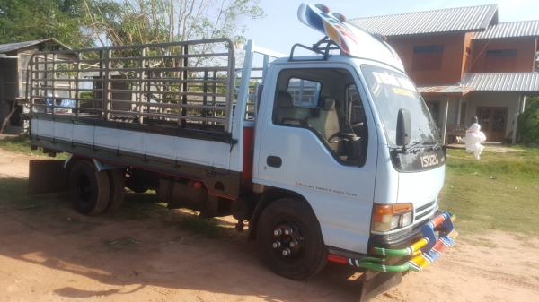 ขาย 6 ล้อ isuzu 110 NKR สภาพสวยๆ รถห้างเเท้