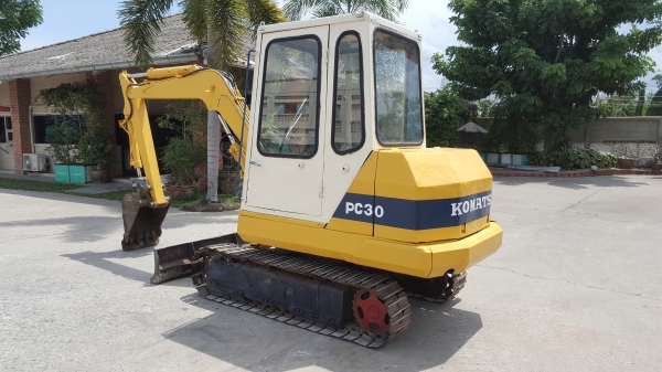 รถขุด PC30-1