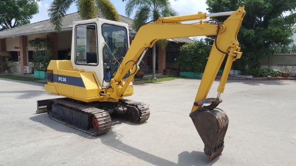 รถขุด PC30-1