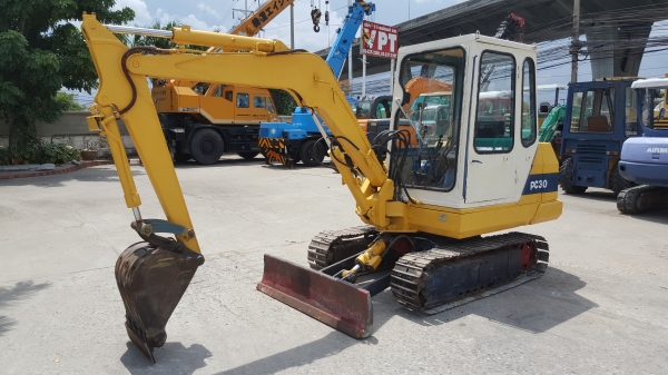 รถขุด PC30-1