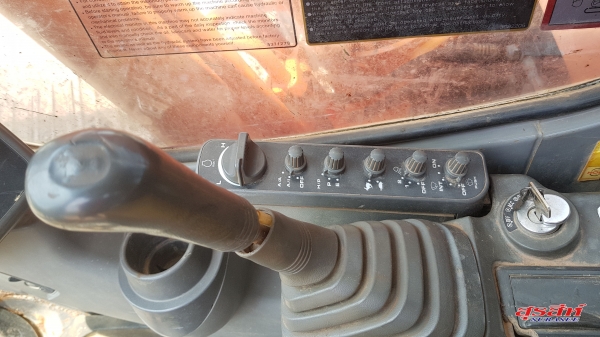 ขายรถแบคโฮ HITACHI ZX200-1 สภาพดี พร้อมใช้งาน ระบบการทำงานดีมาก แอร์เย็น เอกสารเล่มทะเบียน ขายรถแบคโฮ HITACHI ZX200-1 สภาพดี พร้อมใช้งาน ระบบการทำงานดีมาก แอร์เย็น เอกสารเล่มทะเบียน