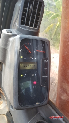 ขายรถแบคโฮ HITACHI ZX200-1 สภาพดี พร้อมใช้งาน ระบบการทำงานดีมาก แอร์เย็น เอกสารเล่มทะเบียน ขายรถแบคโฮ HITACHI ZX200-1 สภาพดี พร้อมใช้งาน ระบบการทำงานดีมาก แอร์เย็น เอกสารเล่มทะเบียน