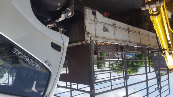 ขายหกล้อHE NO  DUTRO130แรง370000บาทโทร0643130366