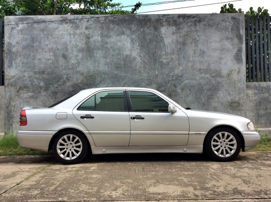 Benz 200 ปี 1995
