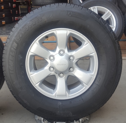 ขายล้อISUZU 1.9 ขอบ16 ยาง245/70/16 ปี 4715  4 ล้อ