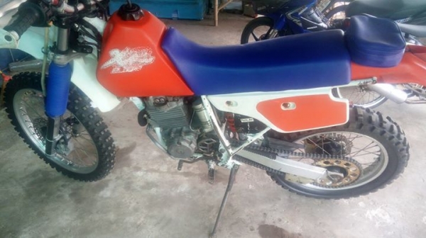 ขายxr250r.me06 ช่วงล่าง xrออสชี่ โช่สเตอเต็ม เบลคเต็ม เครืีองยนต์แรงเงียบ ไม่ควัน รถพร้อม.แข่ง รับปร