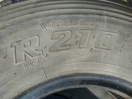 ขายยาง 825R16 บริดจสโตน ปี15 จำนวน 8 เส้น ถูกๆพร้อมใช้งาน 4900 บาท