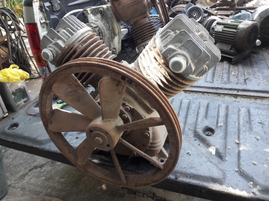 ขาย !! หัวปั้มลมออยฟรี.KAESER.ขนาด7.5แรง2สูบ