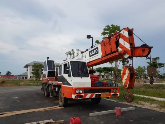 รถเครนใหญ่