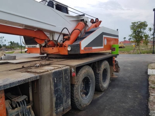 รถเครนใหญ่