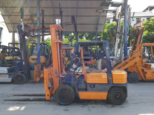 TOYOTA 5FG25 เครื่องเบนซิล เกียร์ธรรมดา เสาสูง4เมตร งาเทได้(ฮิ้งค์) สนใจติดต่อ 083-062-0223(ปอน)