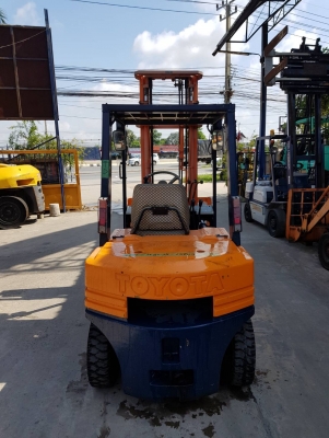 TOYOTA 5FG25 เครื่องเบนซิล เกียร์ธรรมดา เสาสูง4เมตร งาเทได้(ฮิ้งค์) สนใจติดต่อ 083-062-0223(ปอน)