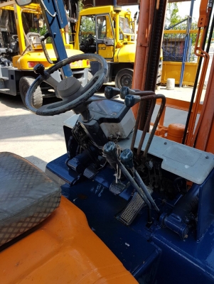 TOYOTA 5FG25 เครื่องเบนซิล เกียร์ธรรมดา เสาสูง4เมตร งาเทได้(ฮิ้งค์) สนใจติดต่อ 083-062-0223(ปอน)