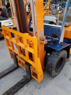 TOYOTA 5FG25 เครื่องเบนซิล เกียร์ธรรมดา เสาสูง4เมตร งาเทได้(ฮิ้งค์) สนใจติดต่อ 083-062-0223(ปอน)