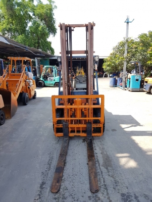 TOYOTA 5FG25 เครื่องเบนซิล เกียร์ธรรมดา เสาสูง4เมตร งาเทได้(ฮิ้งค์) สนใจติดต่อ 083-062-0223(ปอน)