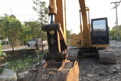 ขายCAT E120b สภาพสวยพร้อมใช้งาน เครื่องดีช่วงล่างดี ใบแทร็กเต็ม เอวดีไม่หลวม แอร์เย็น โทร0616613023