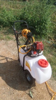 สเปรย์ฉีดพ่น ปุ๋ย ยา ฮอร์โมน ถังจุน้ำได้ 50 ลิตร