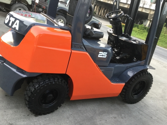 อาร์ ซี เอช โฟรคลิฟท์ ขาย โตโยต้า รุ่น 8