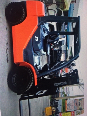 อาร์ ซี เอช โฟรคลิฟท์ ขาย โตโยต้า รุ่น 8 เบนซิน