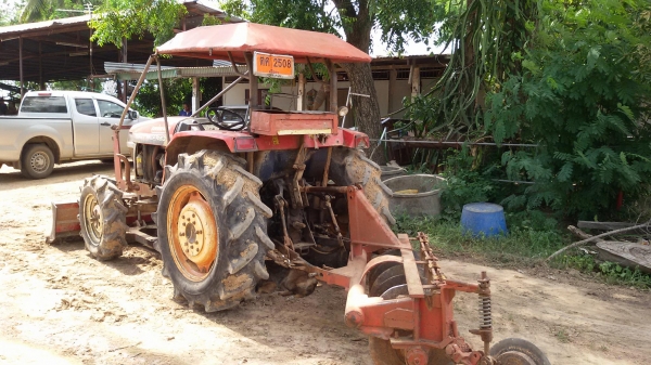 ยันมาร์ 45 แรง เครื่อง มีควันขาว ระบบไฮโดรลิค ใช้ได้ปกติ เกียร์ดี