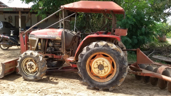 ยันมาร์ 45 แรง เครื่อง มีควันขาว ระบบไฮโดรลิค ใช้ได้ปกติ เกียร์ดี