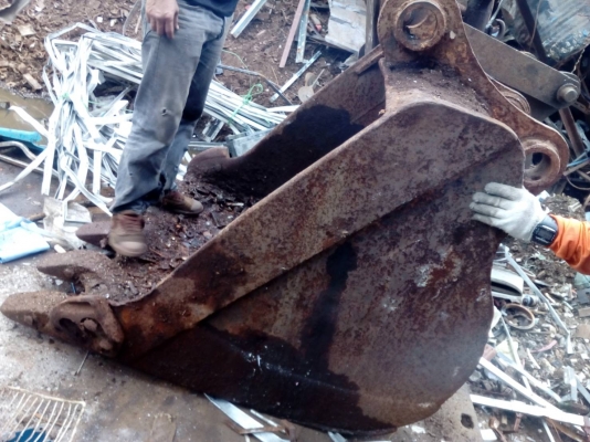 ขายบุ้งกี้แมคโค ใส่รุ่น200.ได้หลายรุ่น สลัก 80 มิล ปากกว้าง 110 ซม. ขายไม่แพงครับ