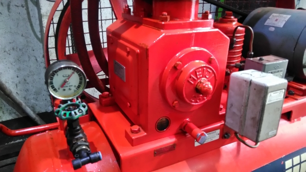 ปั๊มลมญี่ปุ่น เมจิ 3แรง ถัง 125ลิตร ดูดหนัก อัดแน่นครับ โทร0813485807