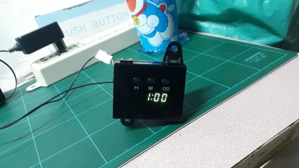 นาฬิกาTOYOTAทรงสี่เหลี่ยมจตุรัส